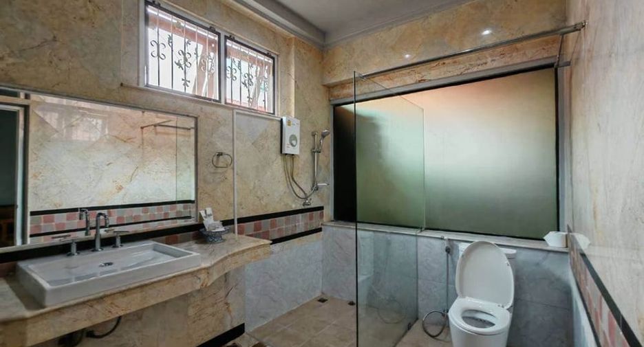 Villa en alquiler de 6 habitaciones en Bang Lamung, Chonburi
