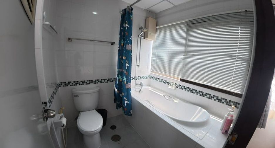 Condo en alquiler de 2 habitaciones en Si Racha, Chonburi