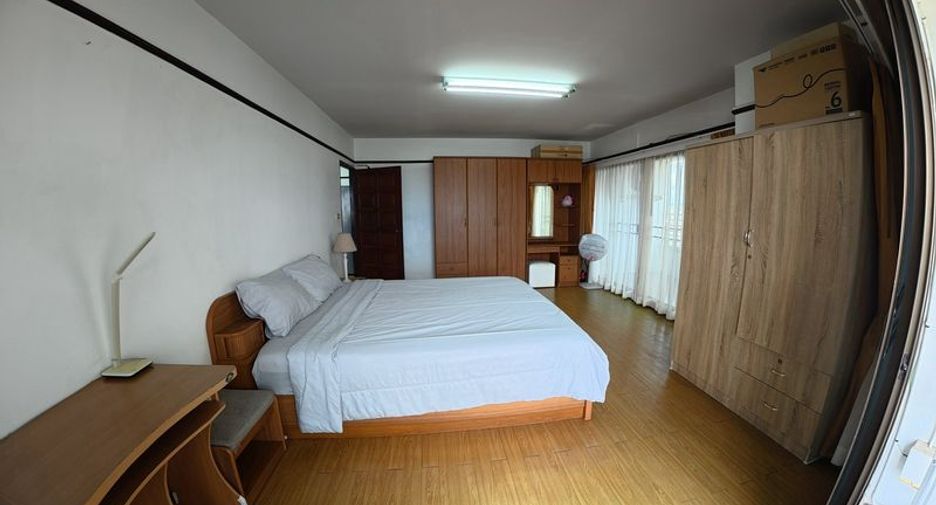 Condo en alquiler de 2 habitaciones en Si Racha, Chonburi