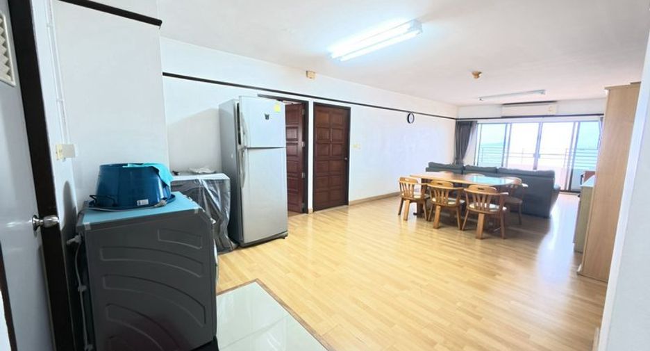 Condo en alquiler de 2 habitaciones en Si Racha, Chonburi