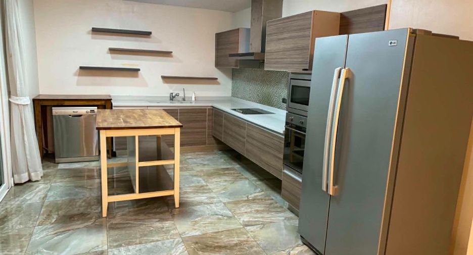 For rent and for sale 5 bedrooms house in Bang Lamung, Chonburi
