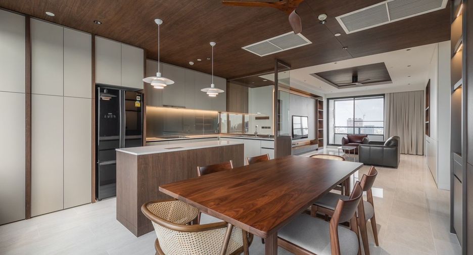 For rent 2 bedrooms apartment in Bang Rak, Bangkok