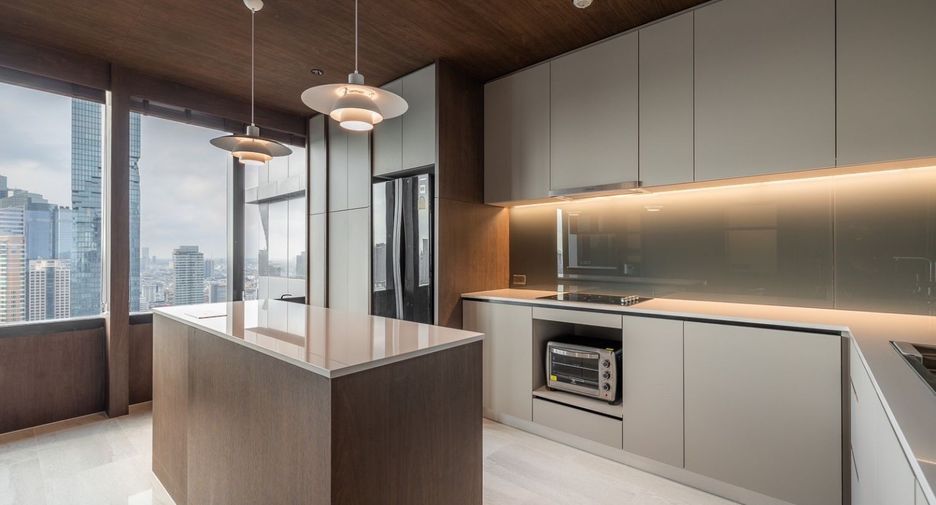 For rent 2 bedrooms apartment in Bang Rak, Bangkok