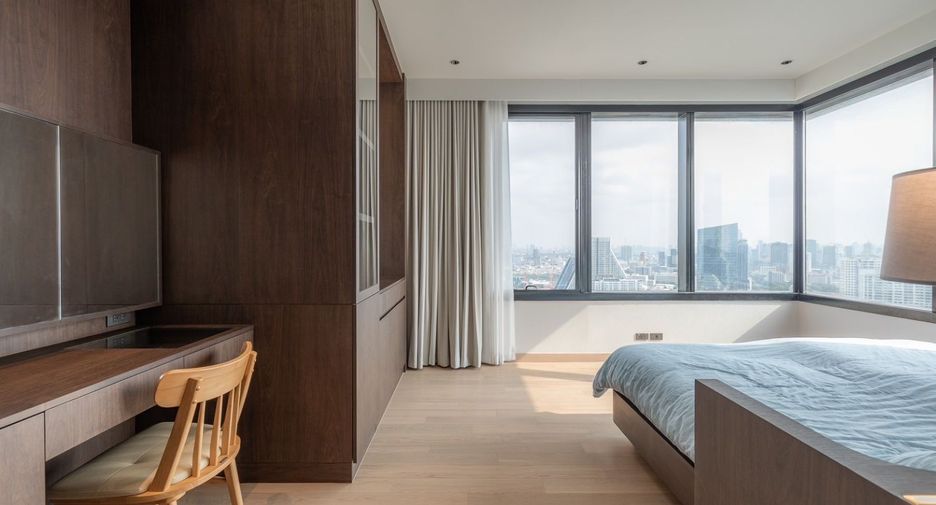 For rent 2 bedrooms apartment in Bang Rak, Bangkok