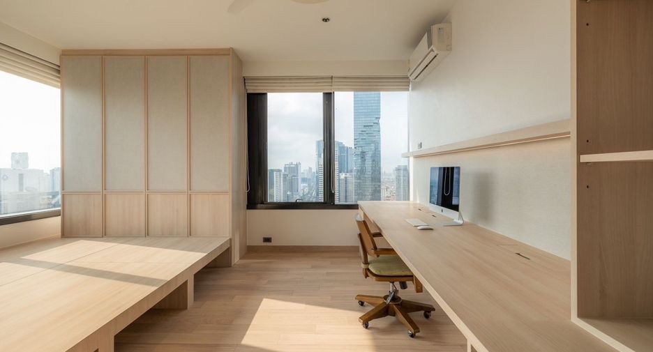 For rent 2 bedrooms apartment in Bang Rak, Bangkok