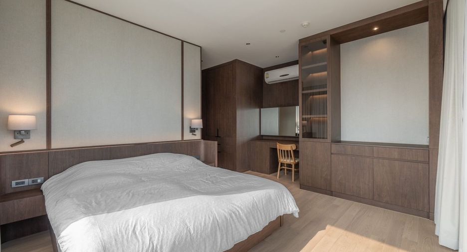 For rent 2 bedrooms apartment in Bang Rak, Bangkok