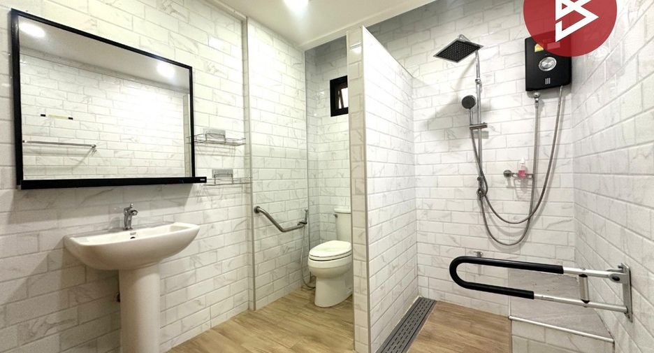 For sale 6 bedrooms house in Phra Samut Chedi, Samut Prakan