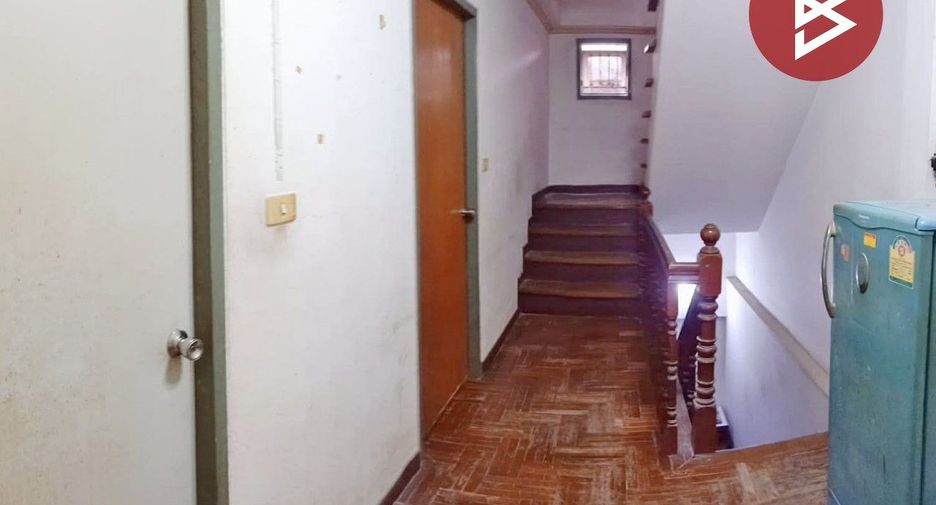 For sale 4 bedrooms townhouse in Mueang Nakhon Sawan, Nakhon Sawan