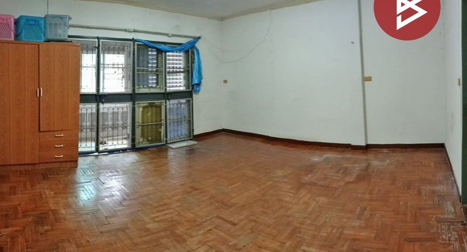 For sale 4 bedrooms townhouse in Mueang Nakhon Sawan, Nakhon Sawan