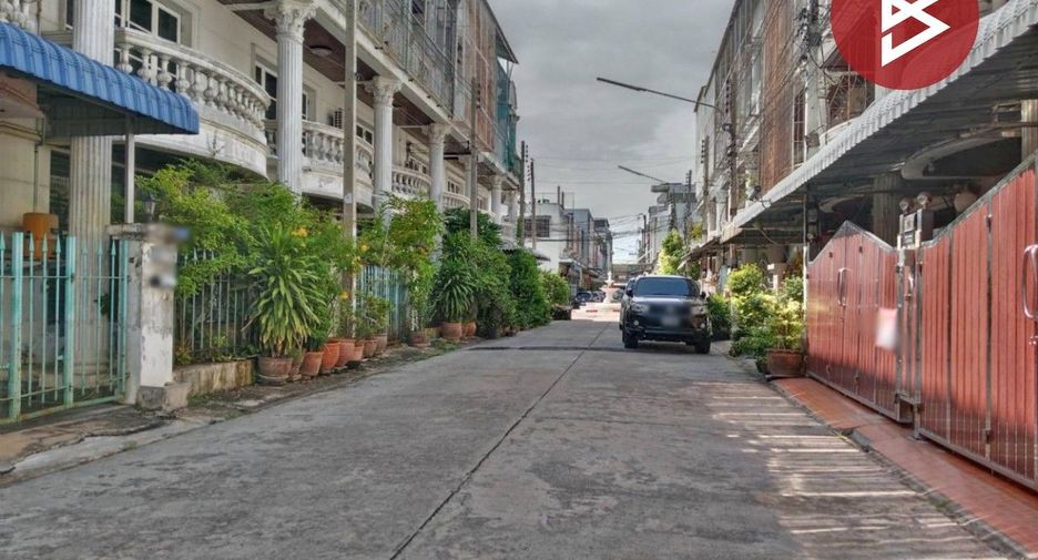 For sale 4 bedrooms townhouse in Mueang Nakhon Sawan, Nakhon Sawan