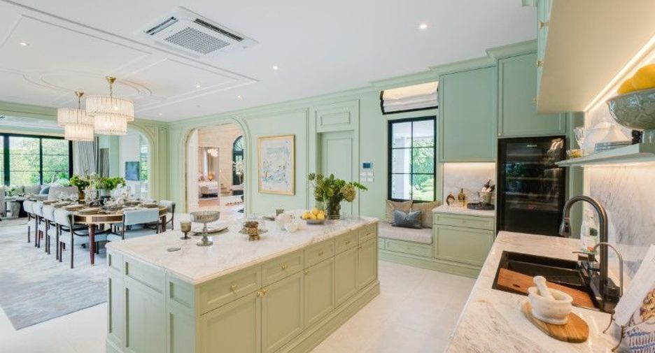 For sale 5 bedrooms house in Saphan Sung, Bangkok
