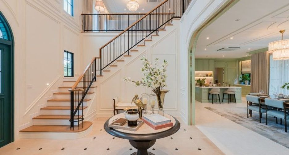For sale 5 bedrooms house in Saphan Sung, Bangkok