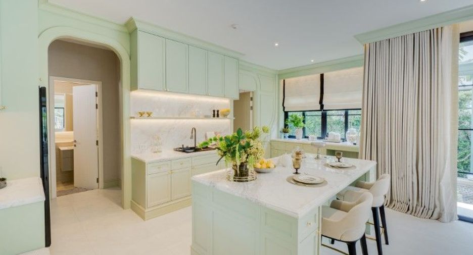 For sale 5 bedrooms house in Saphan Sung, Bangkok