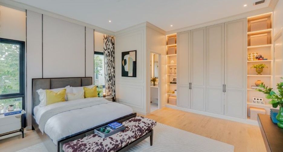 For sale 5 bedrooms house in Saphan Sung, Bangkok