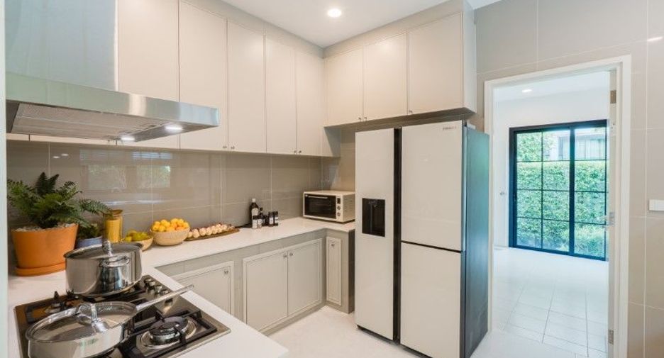 For sale 5 bedrooms house in Saphan Sung, Bangkok