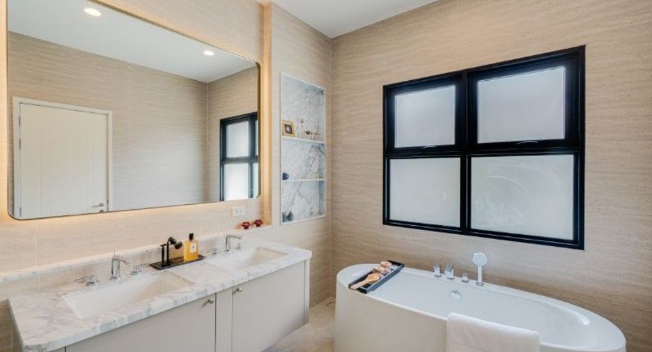 For sale 5 bedrooms house in Saphan Sung, Bangkok
