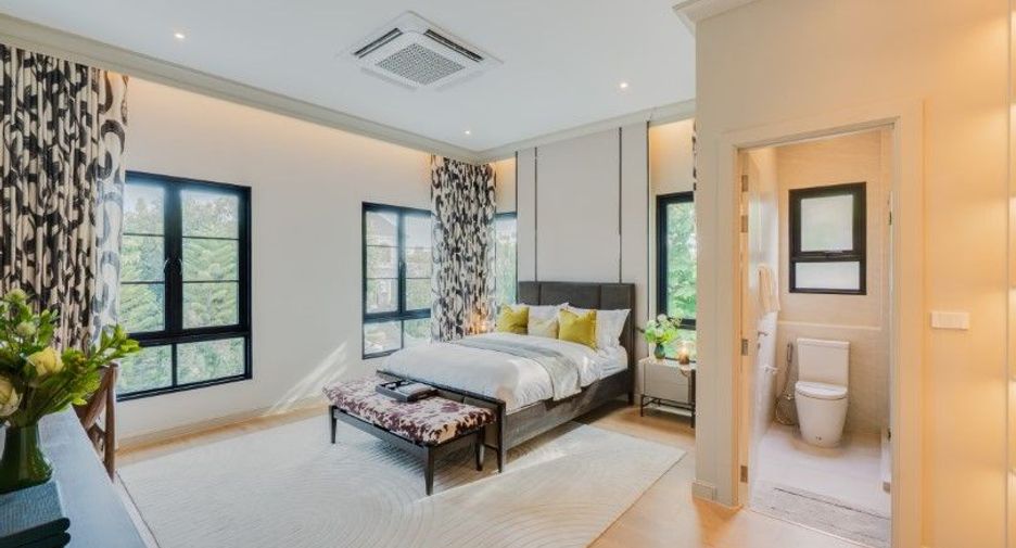 For sale 5 bedrooms house in Saphan Sung, Bangkok