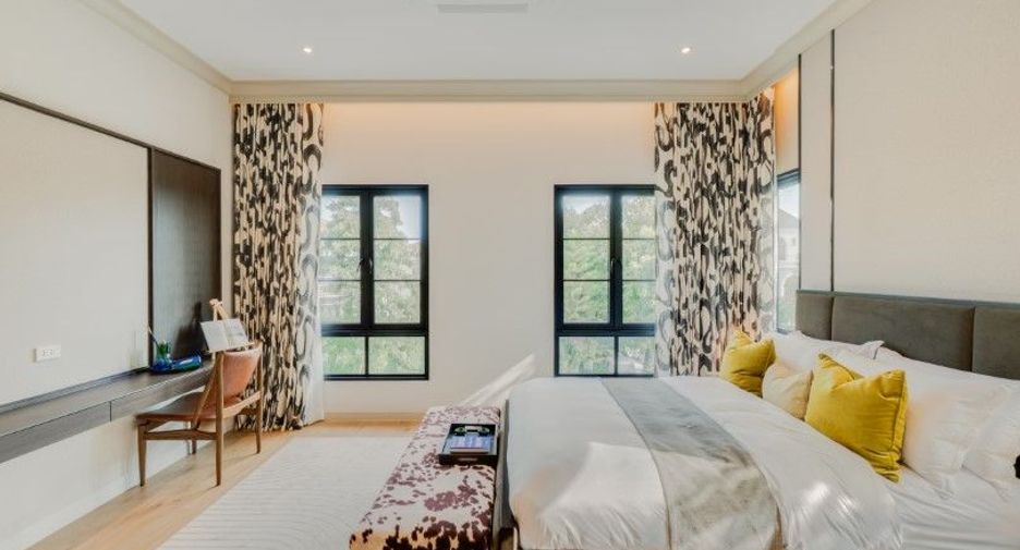 For sale 5 bedrooms house in Saphan Sung, Bangkok