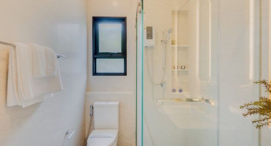 For sale 5 bedrooms house in Saphan Sung, Bangkok