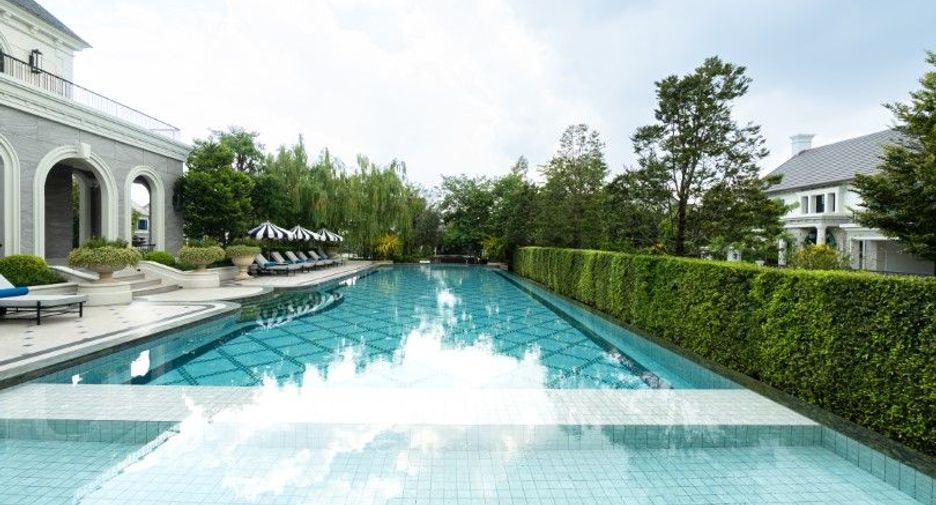 For sale 5 bedrooms house in Saphan Sung, Bangkok