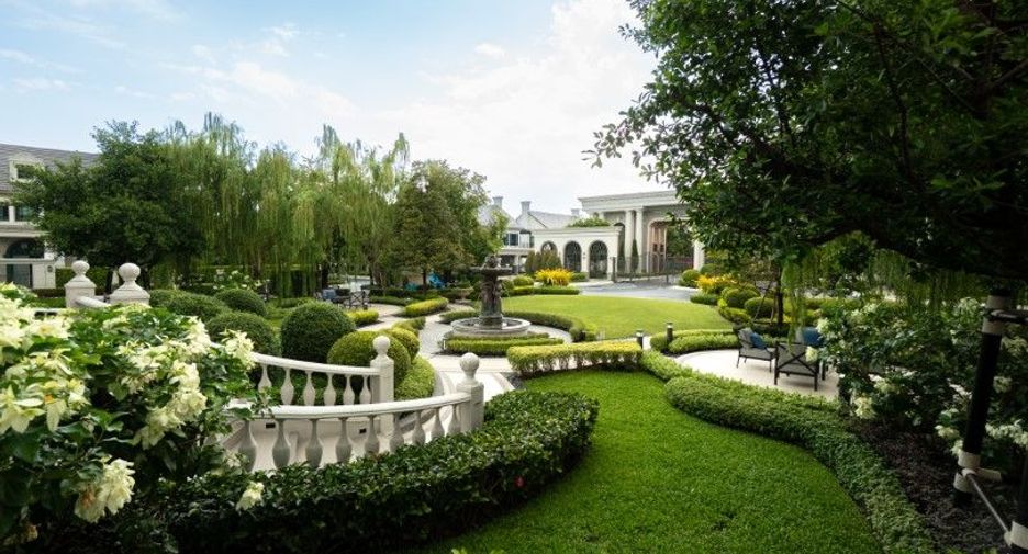For sale 5 bedrooms house in Saphan Sung, Bangkok