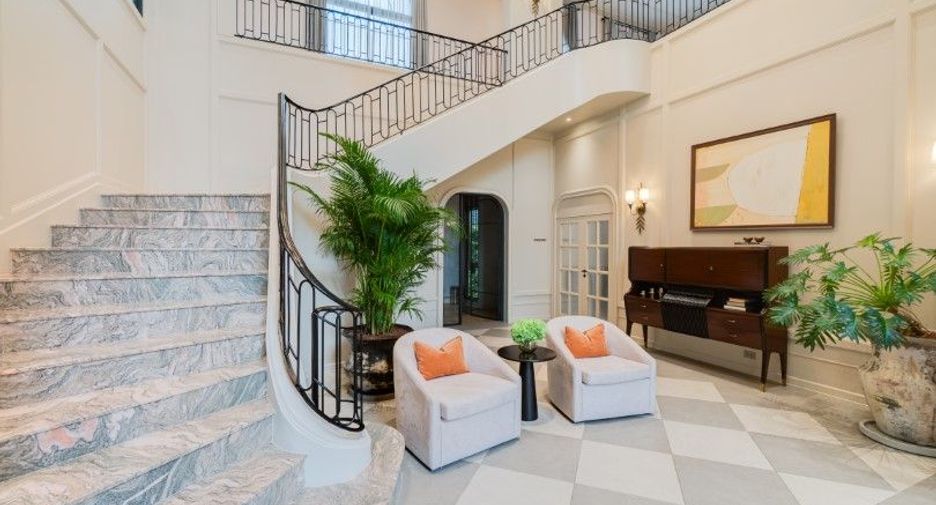 For sale 5 bedrooms house in Saphan Sung, Bangkok