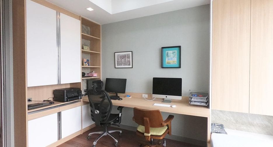 For rent 2 bedrooms apartment in Bang Rak, Bangkok