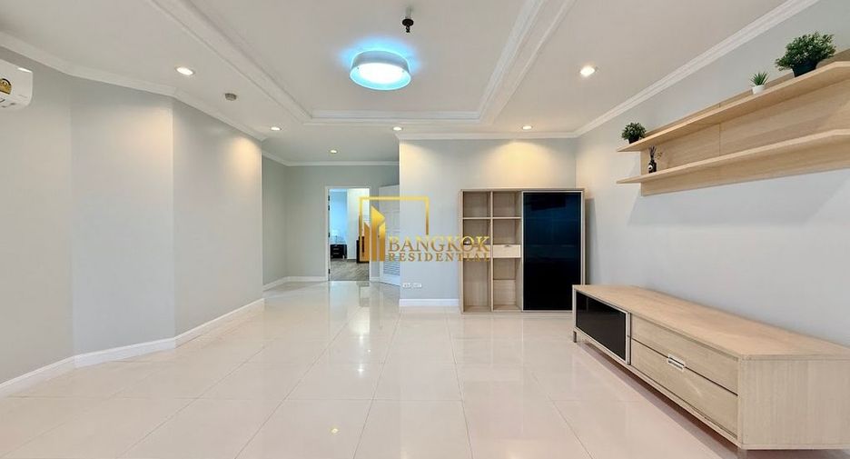 For rent 3 bedrooms condo in Watthana, Bangkok