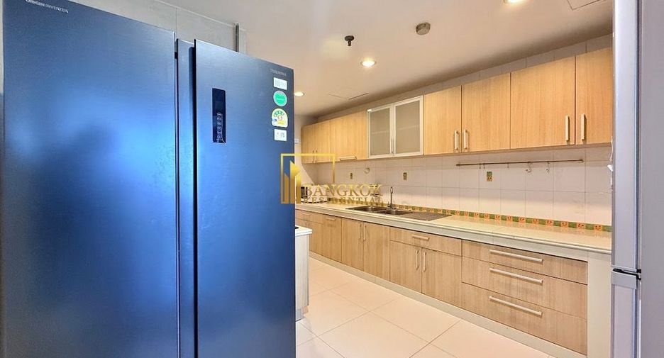 For rent 3 bedrooms condo in Watthana, Bangkok