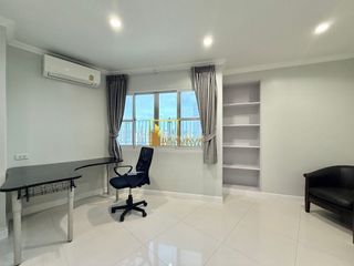 For rent 3 ベッドルーム condo in Watthana, Bangkok