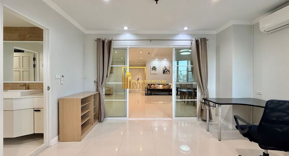 For rent 3 bedrooms condo in Watthana, Bangkok