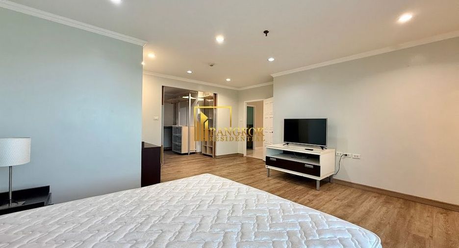 For rent 3 bedrooms condo in Watthana, Bangkok