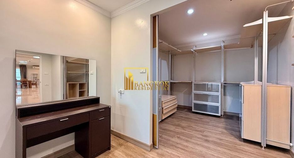 For rent 3 bedrooms condo in Watthana, Bangkok
