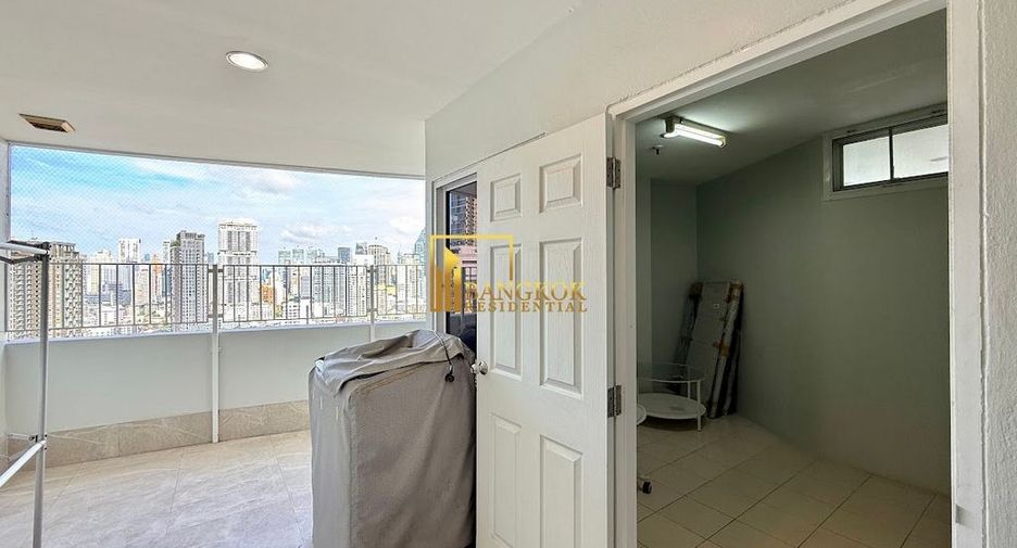 For rent 3 bedrooms condo in Watthana, Bangkok
