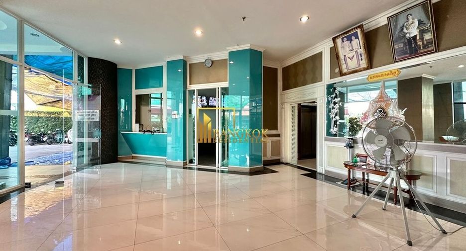 For rent 3 bedrooms condo in Watthana, Bangkok