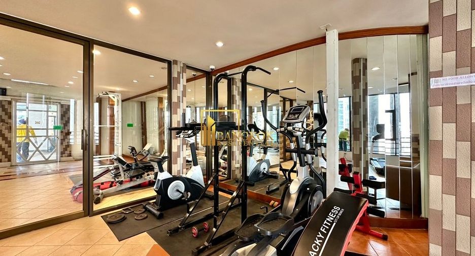 For rent 3 bedrooms condo in Watthana, Bangkok