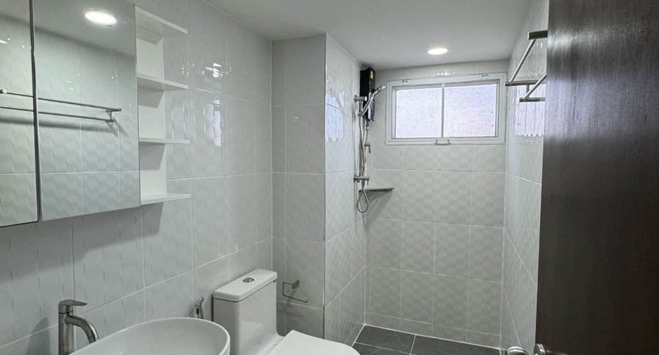 For rent 2 bedrooms condo in Bang Na, Bangkok