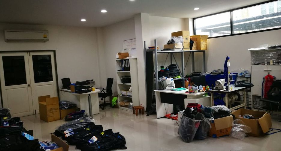 For sale retail Space in Phra Khanong, Bangkok