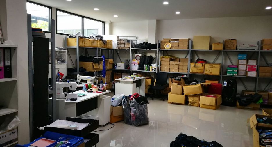 For sale retail Space in Phra Khanong, Bangkok