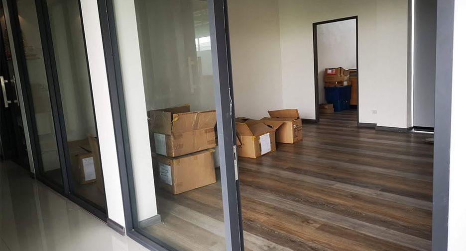 For sale retail Space in Phra Khanong, Bangkok