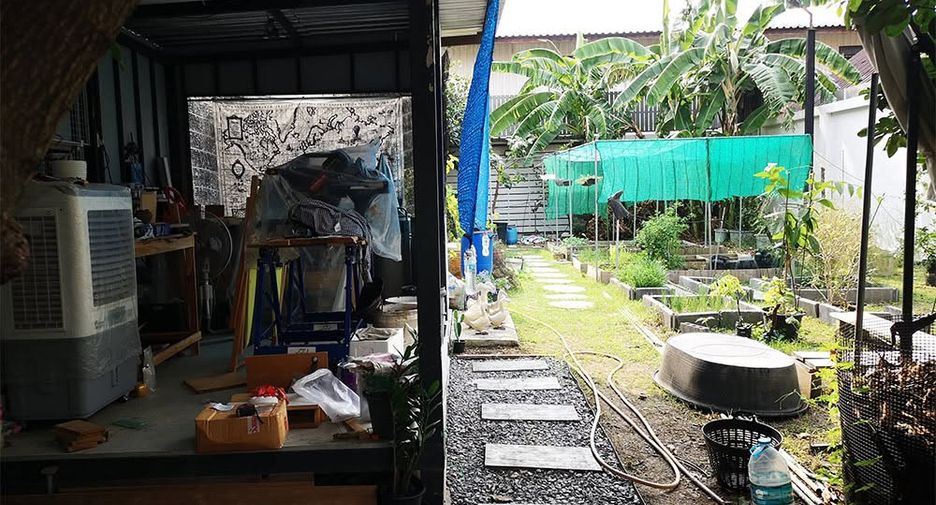 For sale retail Space in Phra Khanong, Bangkok