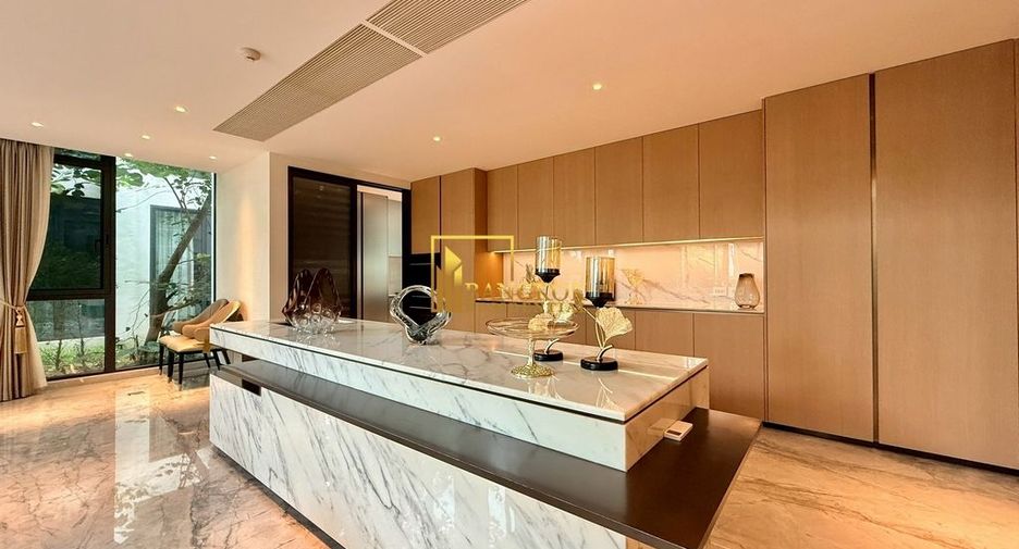 For rent 6 bedrooms house in Watthana, Bangkok
