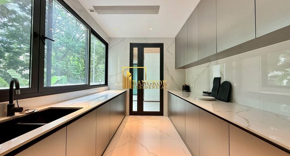 For rent 6 bedrooms house in Watthana, Bangkok