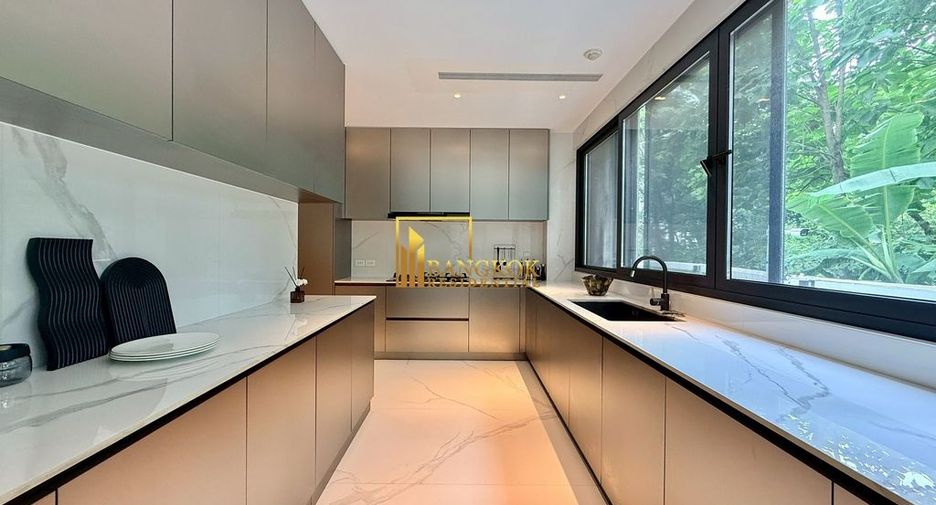 For rent 6 bedrooms house in Watthana, Bangkok