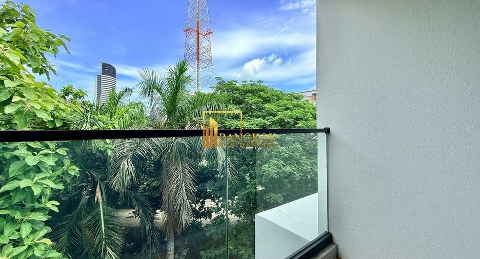 For rent 6 bedrooms house in Watthana, Bangkok
