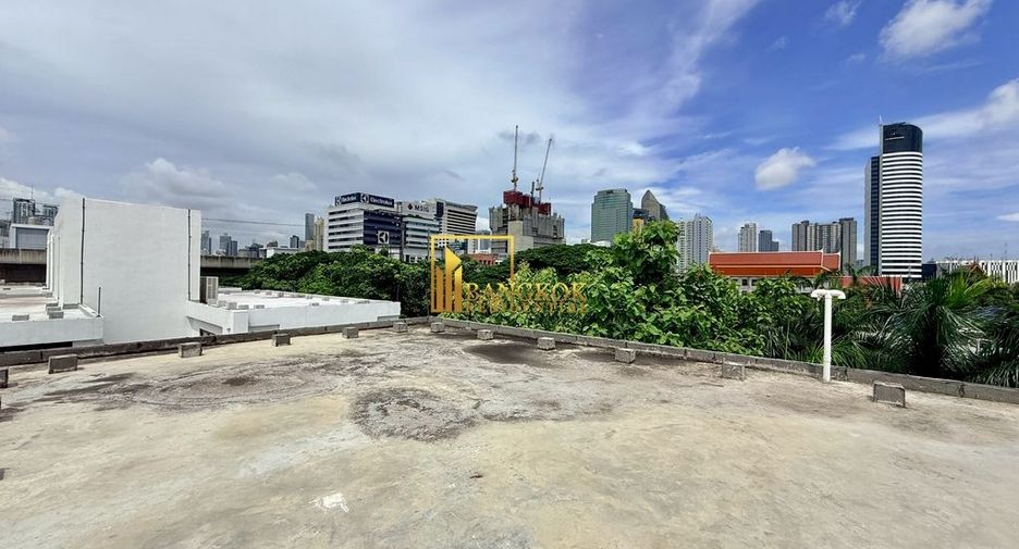 For rent 6 bedrooms house in Watthana, Bangkok