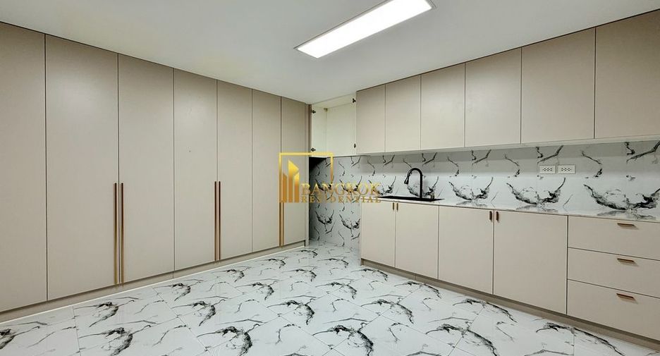 For rent 6 bedrooms house in Watthana, Bangkok