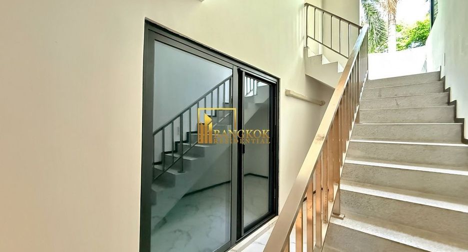For rent 6 bedrooms house in Watthana, Bangkok