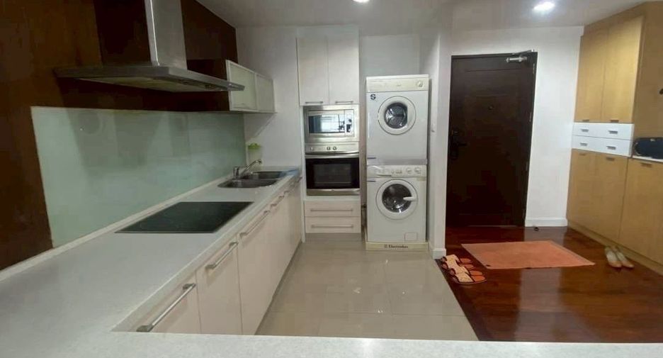 For rent 2 bedrooms condo in Watthana, Bangkok