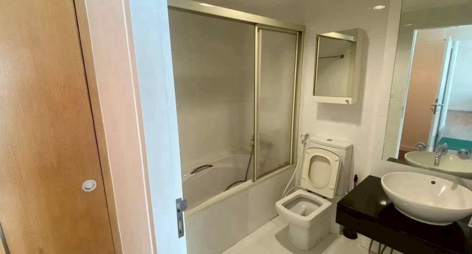 For rent 2 bedrooms condo in Watthana, Bangkok